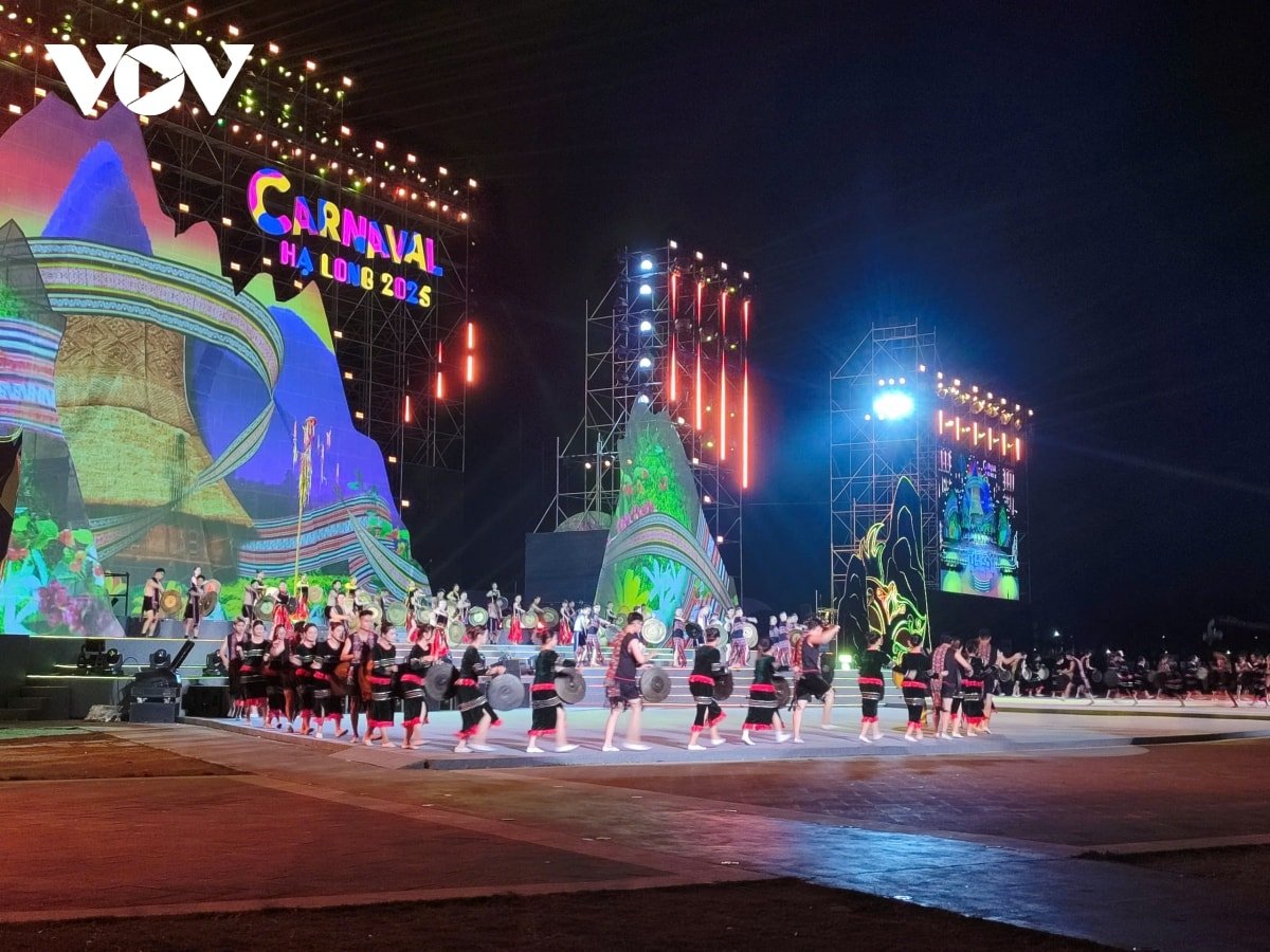 carnaval ha long 2025 Dem hoi cua di san, sac mau va toa sang hinh anh 1