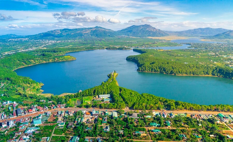 Xây dựng Gia Lai ngày càng văn minh, giàu bản sắc