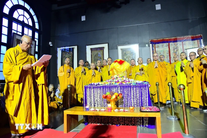 ពិធីទទួលព្រះសារីរិកធាតុរបស់ព្រះពុទ្ធសក្យមុនី នៅព្រលានយន្តហោះ Tan Son Nhat
