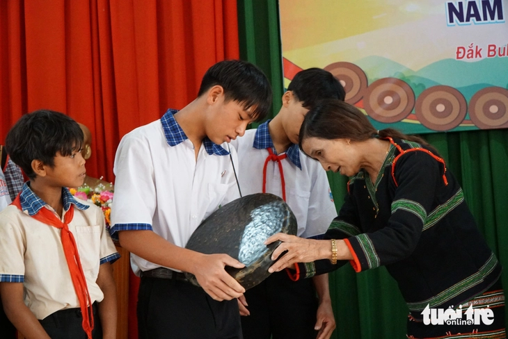 cồng chiêng - Ảnh 1.