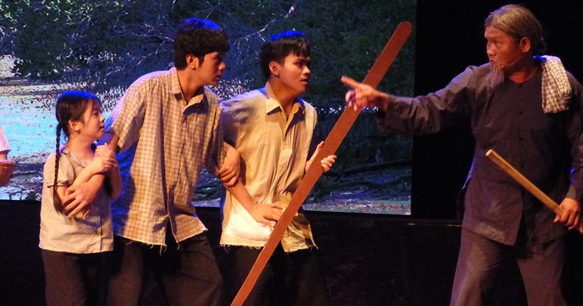 Khúc tráng ca của lòng yêu nước: Người trẻ và 'Cuộc hành trình tìm bức chân dung'