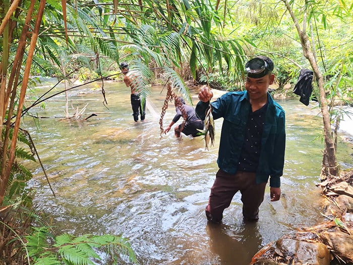 Mùa săn cá mát giữa đại ngàn Trường Sơn -0