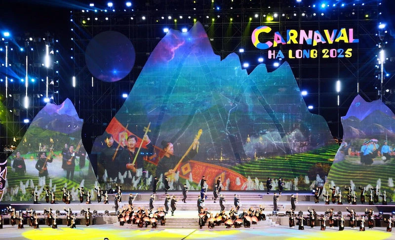 ខេត្ត Quang Ninh៖ ចំណូលទេសចរណ៍សរុបក្នុងរយៈពេល ៣ ថ្ងៃដំបូងនៃថ្ងៃឈប់សម្រាកត្រូវបានប៉ាន់ប្រមាណថានឹងកើនដល់ជាង ២.០០០ ពាន់លានដុង។