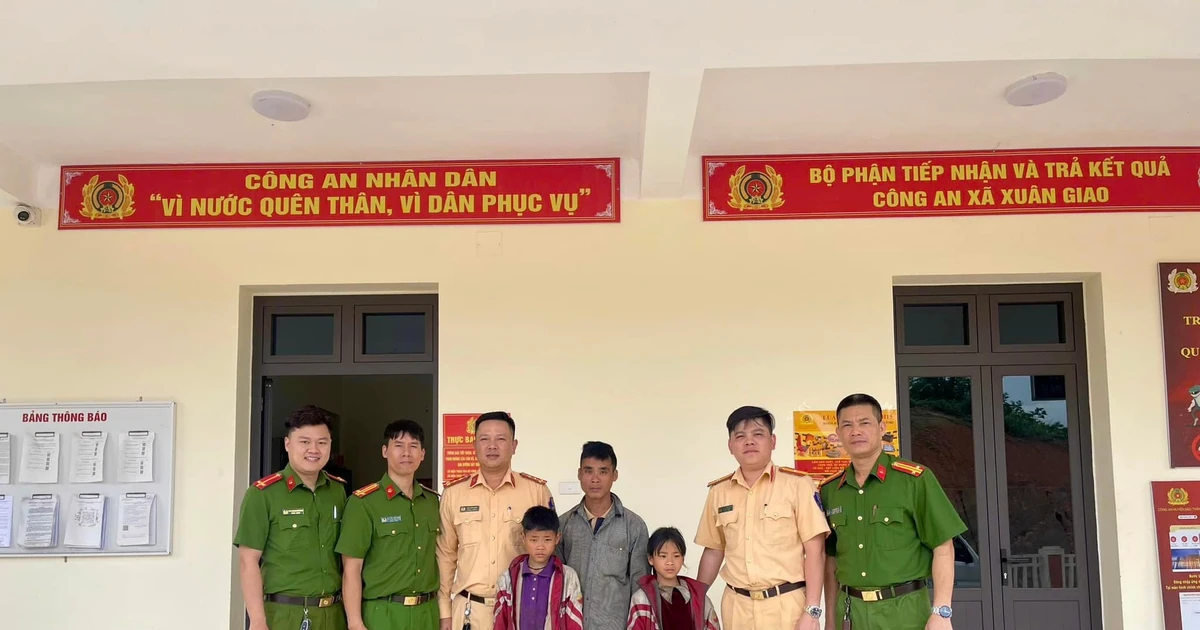 នគរបាល​ចរាចរណ៍​បាន​សម្របសម្រួល​ស្រាវជ្រាវ​រក​និង​ប្រគល់​ក្មេង​បាត់​ខ្លួន​២​នាក់​ឱ្យ​ក្រុម​គ្រួសារ ។