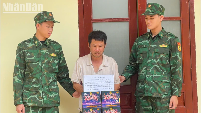 កង​ការពារ​ព្រំដែន​ឡាង​សឺន​រឹបអូស​ផាវ​២០​គីឡូក្រាម​ក្នុង​ឱកាស​ថ្ងៃ​ឈប់​សម្រាក​ថ្ងៃ​ទី​៣០ មេសា និង​ថ្ងៃ​ទី​១ ឧសភា