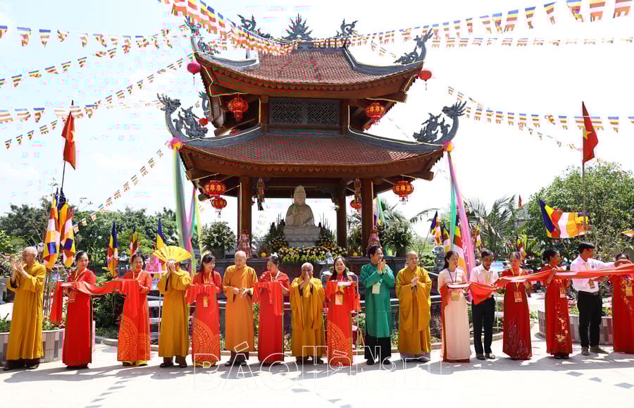 Ban khánh tiết đình, chùa Nội tổ chức lễ khánh thành lầu Quan Âm, nhà Mẫu