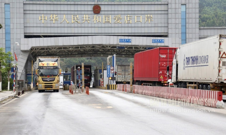 Phát triển hệ thống logistics hiện đại: Tạo đà cửa khẩu thông minh - Báo và Đài Phát thanh Truyền hình Lạng Sơn