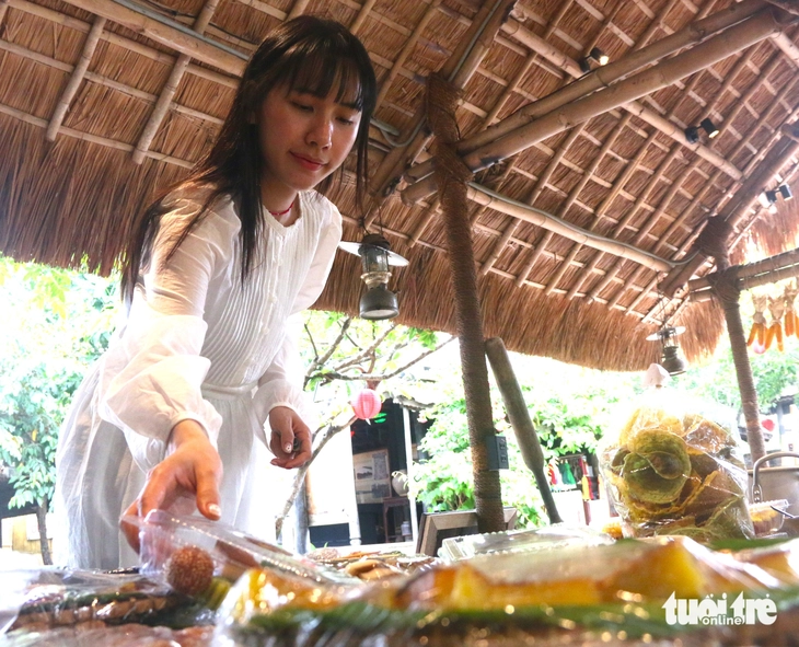 Du khách đến Nha Trang tìm về ký ức tuổi thơ, hoài niệm ngày xưa - Ảnh 1.