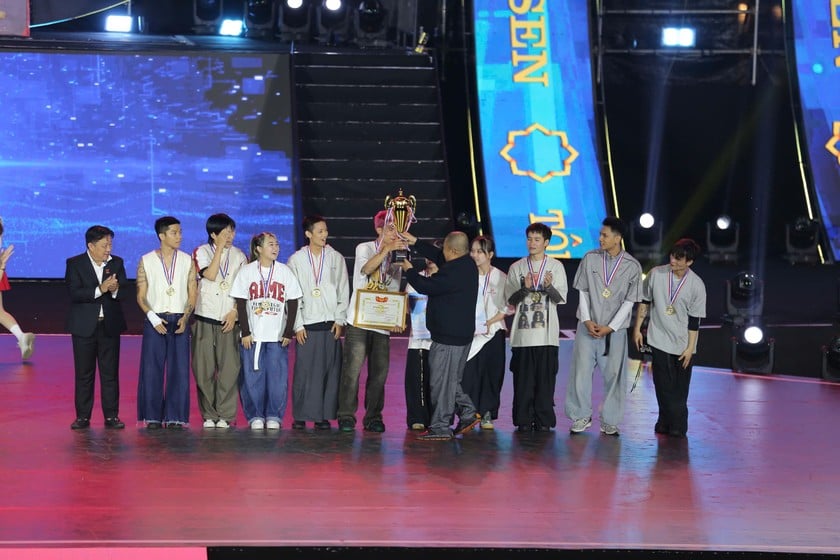 BZONE DANCE GROUP đã xuất sắc vượt qua đối thủ để đăng quang Quán quân hạng mục Battle.