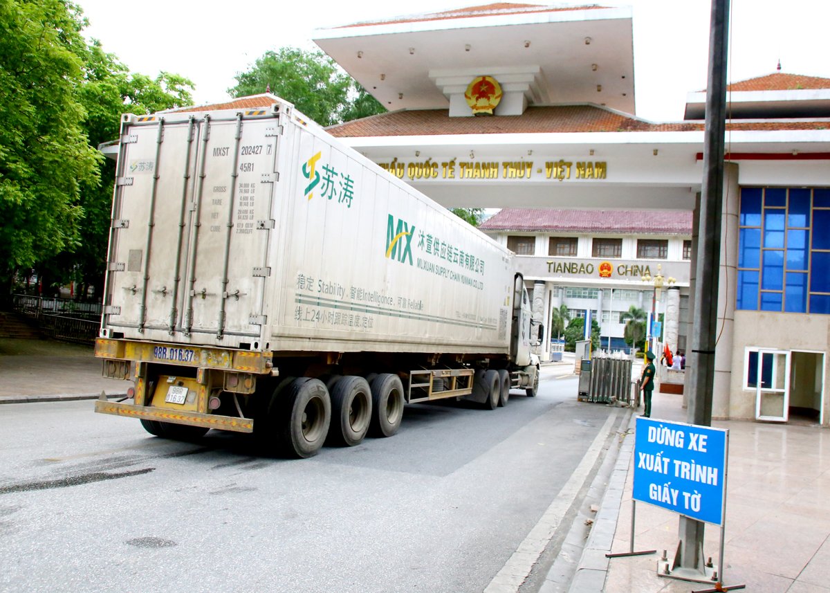 Đảm bảo hoạt động xuất khẩu hàng hóa qua Cửa khẩu Quốc tế Thanh Thủy trong dịp nghỉ lễ