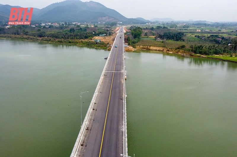 Accelerating with key projects: Thanh Hoa on the main road! (Part 1) - Large construction projects are built, new projects open the road