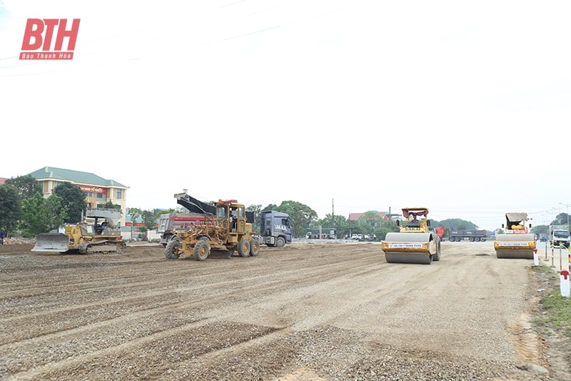 Accelerating with key projects: Thanh Hoa on the main road! (Part 1) - Large construction projects are built, new projects open the road