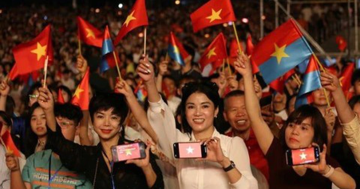 Quảng Ninh đãi khách bằng carnaval Hạ Long rực rỡ sắc màu
