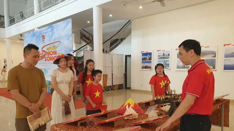ពិព័រណ៍ “មោទនភាពនៃប្រទេសមួយ” បង្កើតភាពទាក់ទាញខ្លាំងក្នុងឱកាសវិស្សមកាលនៅទីក្រុងហាណូយ រូបថត ២