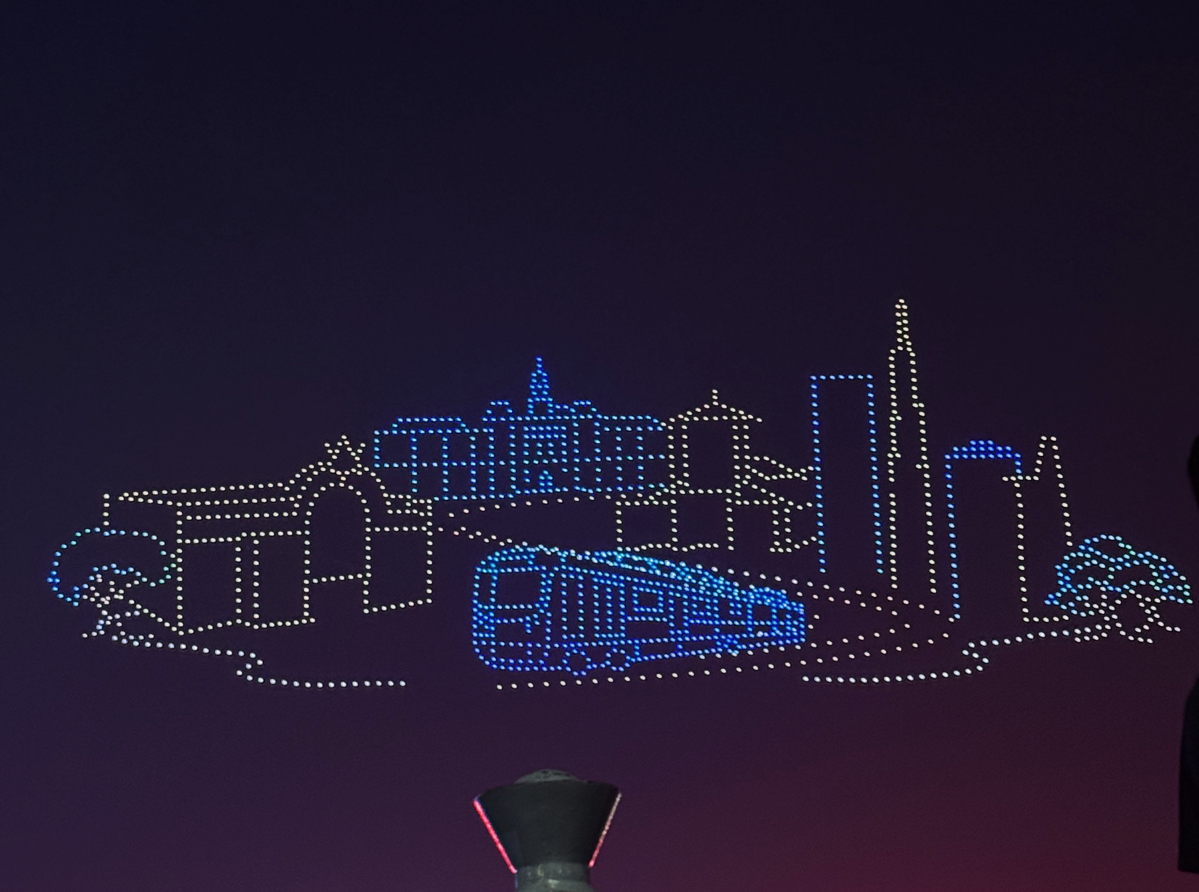 Ngắm màn tổng duyệt trình diễn drone xuất hiện trên bầu trời TP.HCM - Ảnh 5.