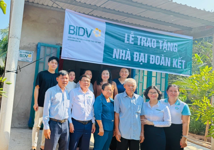 Chau Thanh Women's Union hands over the Shelter of Love