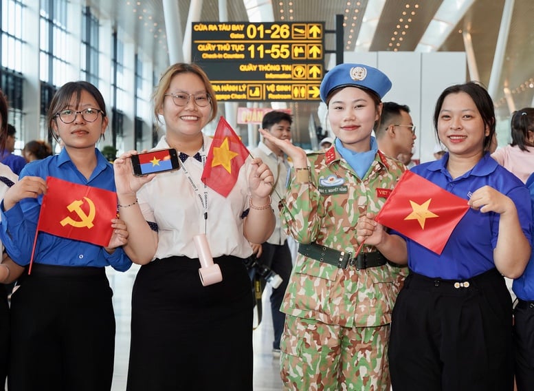 TPHCM tiễn các lực lượng tham gia diễu binh, diễu hành trở về đơn vị- Ảnh 7.