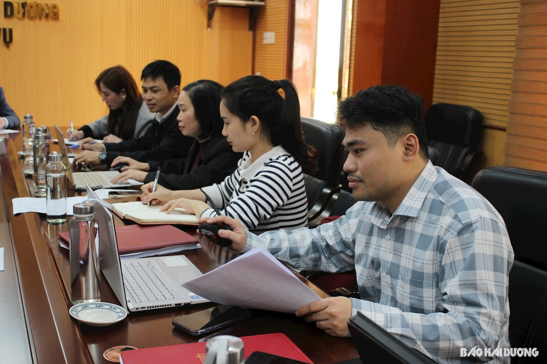 can-bo-noi-vu-hai-duong.jpg