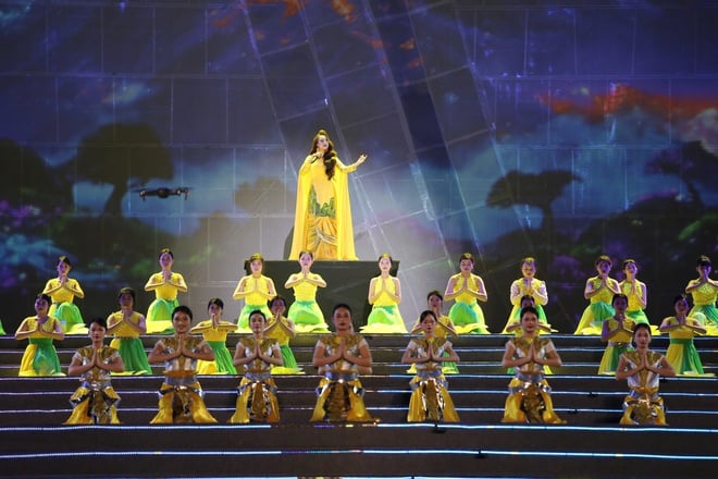 Quảng Ninh đãi khách bằng carnaval Hạ Long rực rỡ sắc màu- Ảnh 2.