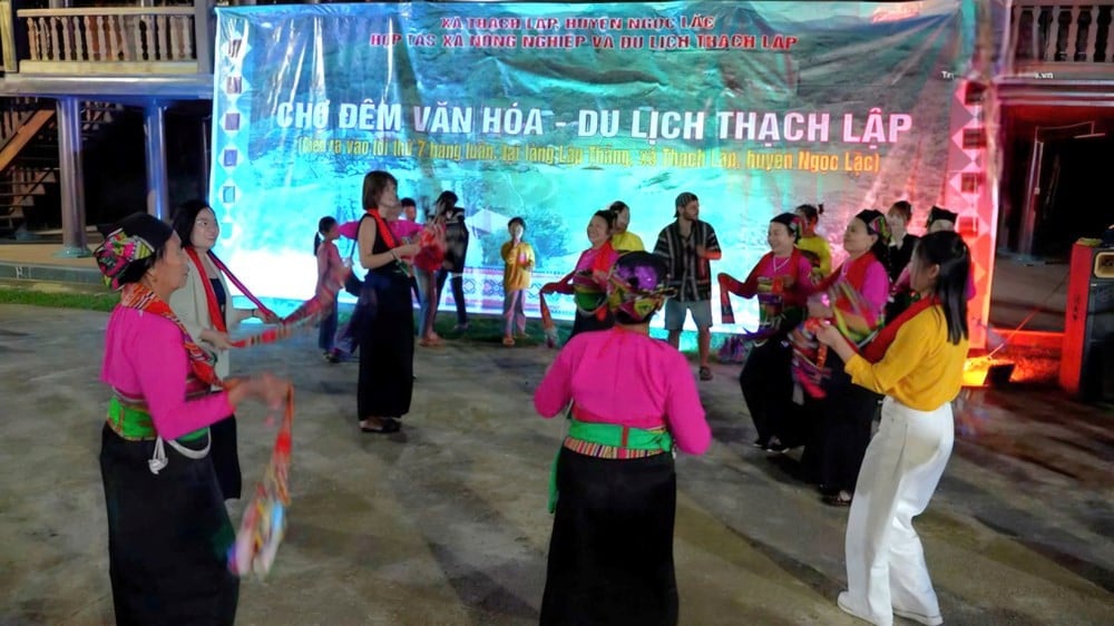 Đêm chợ phiên đã trở thành điểm đến thú vị trong hành trình khám phá, trải nghiệm của du khách khi về với Lập Thắng.