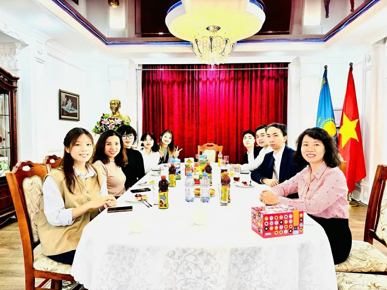 Rộn ràng không khí kỷ niệm 50 năm Ngày Giải phóng miền Nam, thống nhất đất nước tại Kazakhstan