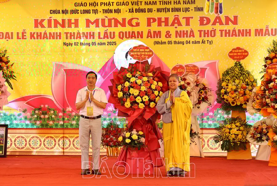 គណៈកម្មាធិការសម្ពោធវត្ត Noi បានប្រារព្ធពិធីសម្ពោធប៉ម Quan Am នៃផ្ទះ Mau។
