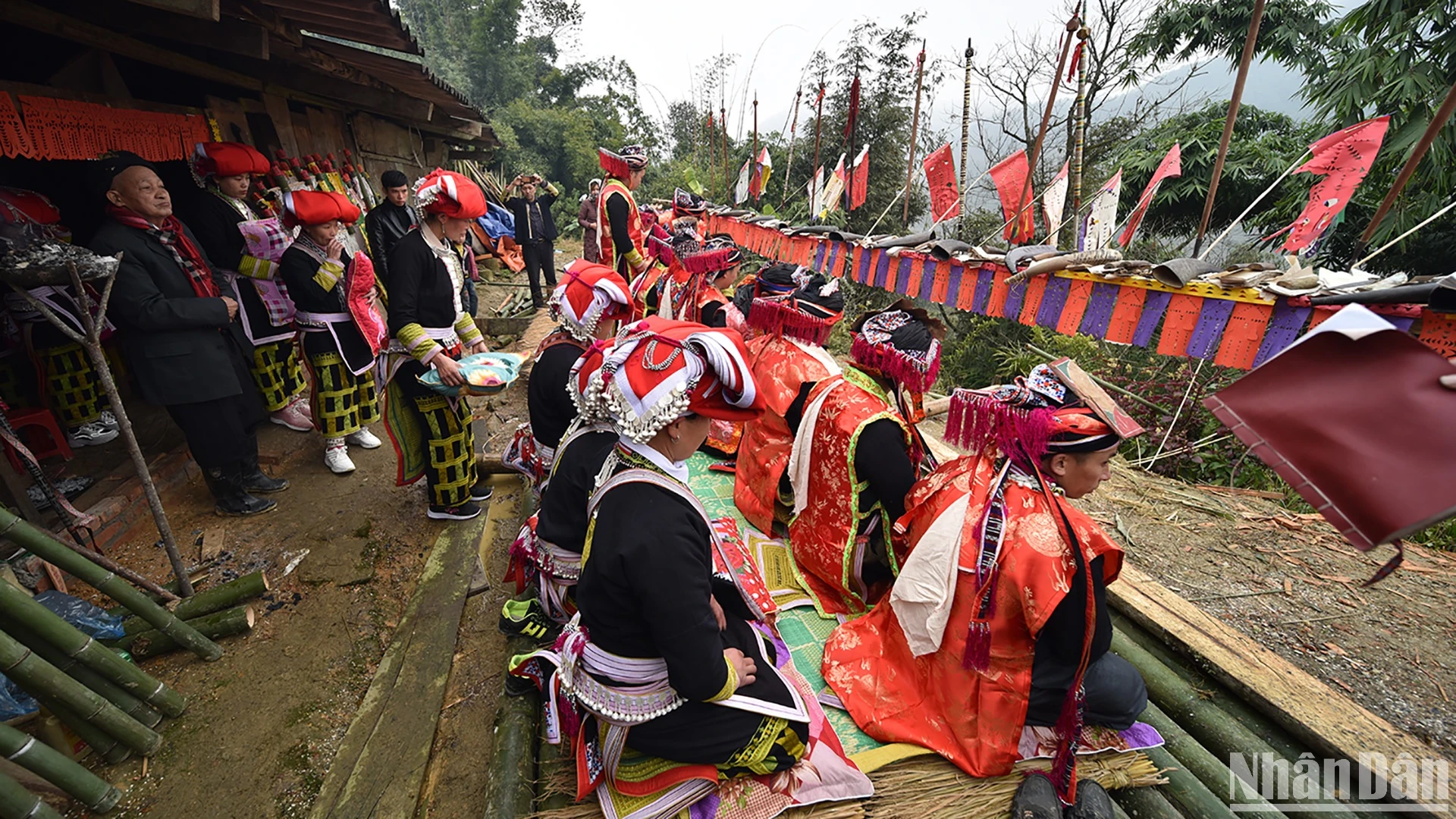 [ภาพ] พิธีบรรลุนิติภาวะของ Red Dao ที่เมืองต้าฟิน - ตำนานในเมฆ ภาพที่ 10