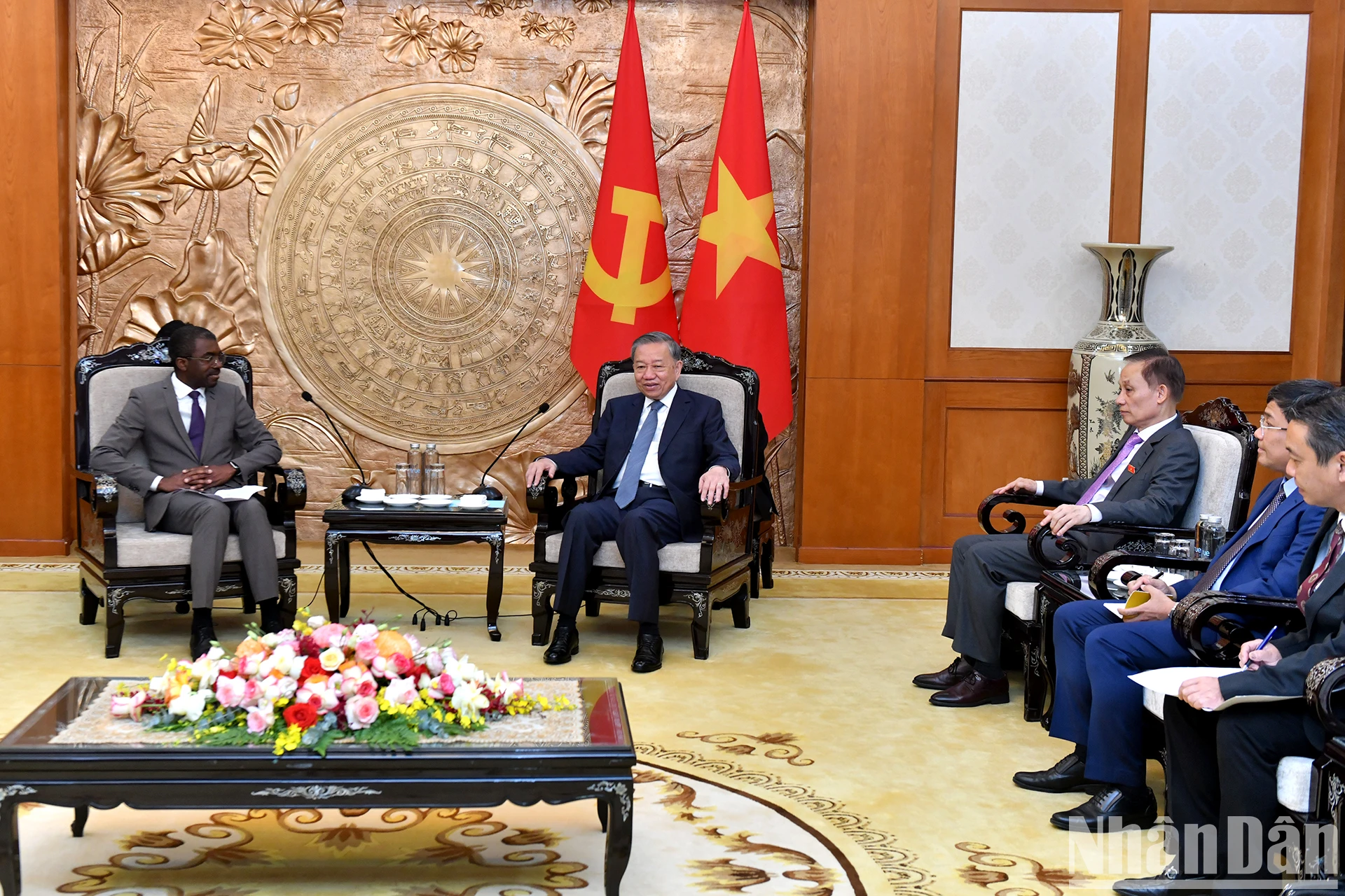 [Ảnh] Tổng Bí thư Tô Lâm tiếp Giám đốc Trung tâm Di sản Thế giới của UNESCO ảnh 2