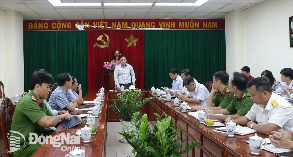 Phó chủ tịch UBND tỉnh Hồ Văn Hà phát biểu tại buổi làm việc. Ảnh: Phạm Tùng