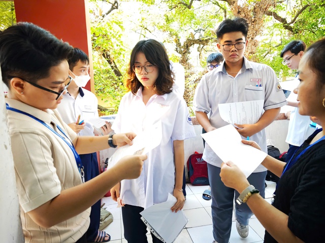 Xét tuyển ĐH 2025: Thí sinh chỉ cần đăng ký xét tuyển theo ngành - Ảnh 1.