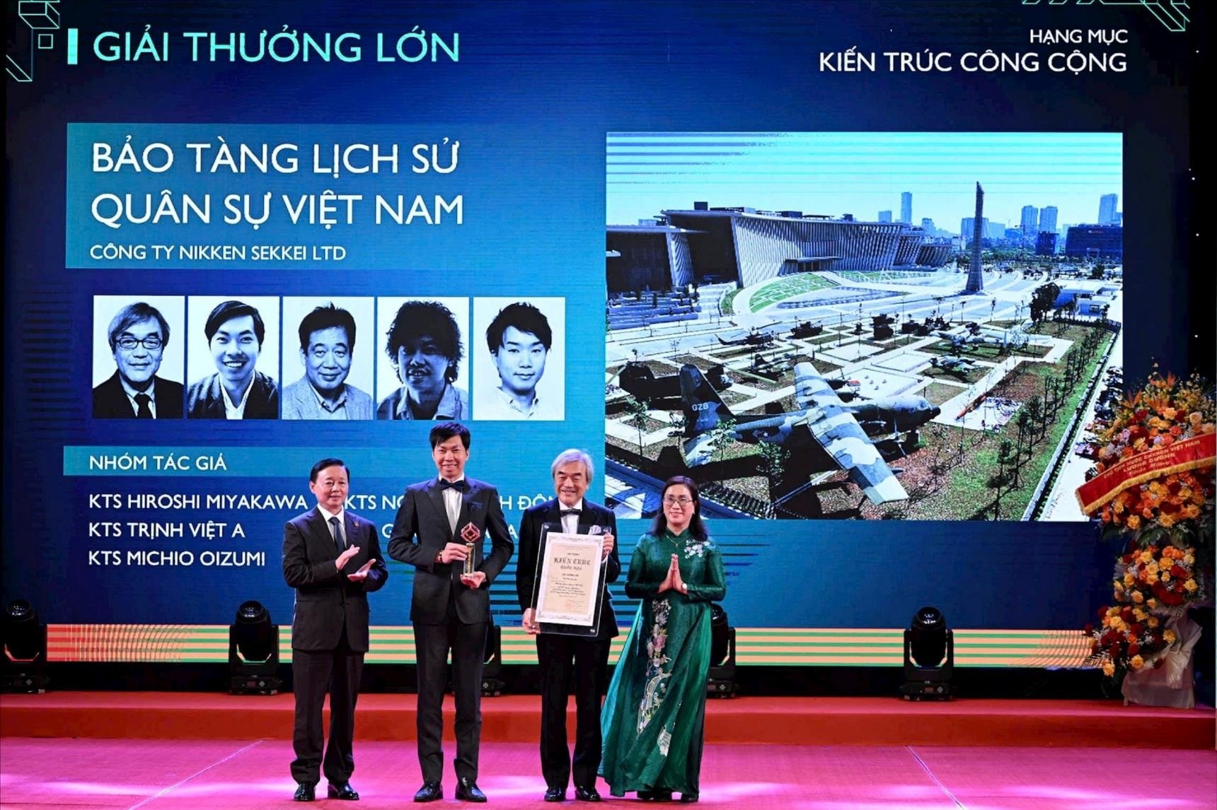 trao-giai-thuong-lon.jpg