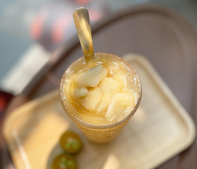 Đồ uống thanh nhiệt siêu hót được làm từ một loại quả chính vụ ngày hè bán đầy chợ Việt, chỉ từ 30.000 đồng/ly- Ảnh 5.