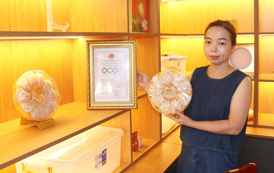 2san-pham-yen-sao-man-thy-cua-ho-kinh-doanh-mai-thi-kim-tinh-dat-ocop-3-sao.jpg