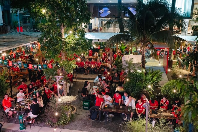 Cùng Carlsberg bật chất ‘fan cứng’ Liverpool FC, bật hè tuyệt đỉnh ngay giữa lòng TP.HCM- Ảnh 1.