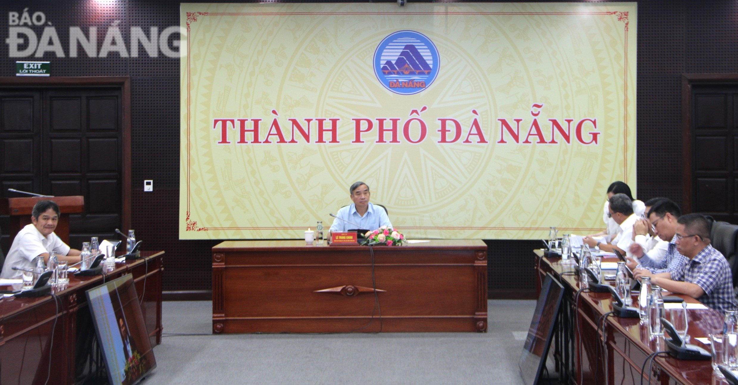ប្រធានគណៈកម្មាធិការប្រជាជនទីក្រុង Le Trung Chinh បានអញ្ជើញជាអធិបតីភាពនៅចំណុចស្ពាន Da Nang។ រូបថត៖ M.QUE