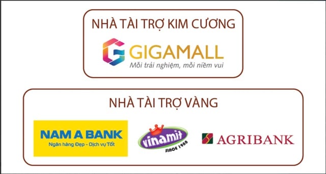 Bà Phan Thị Thắng tham quan gian hàng tại Chương trình 