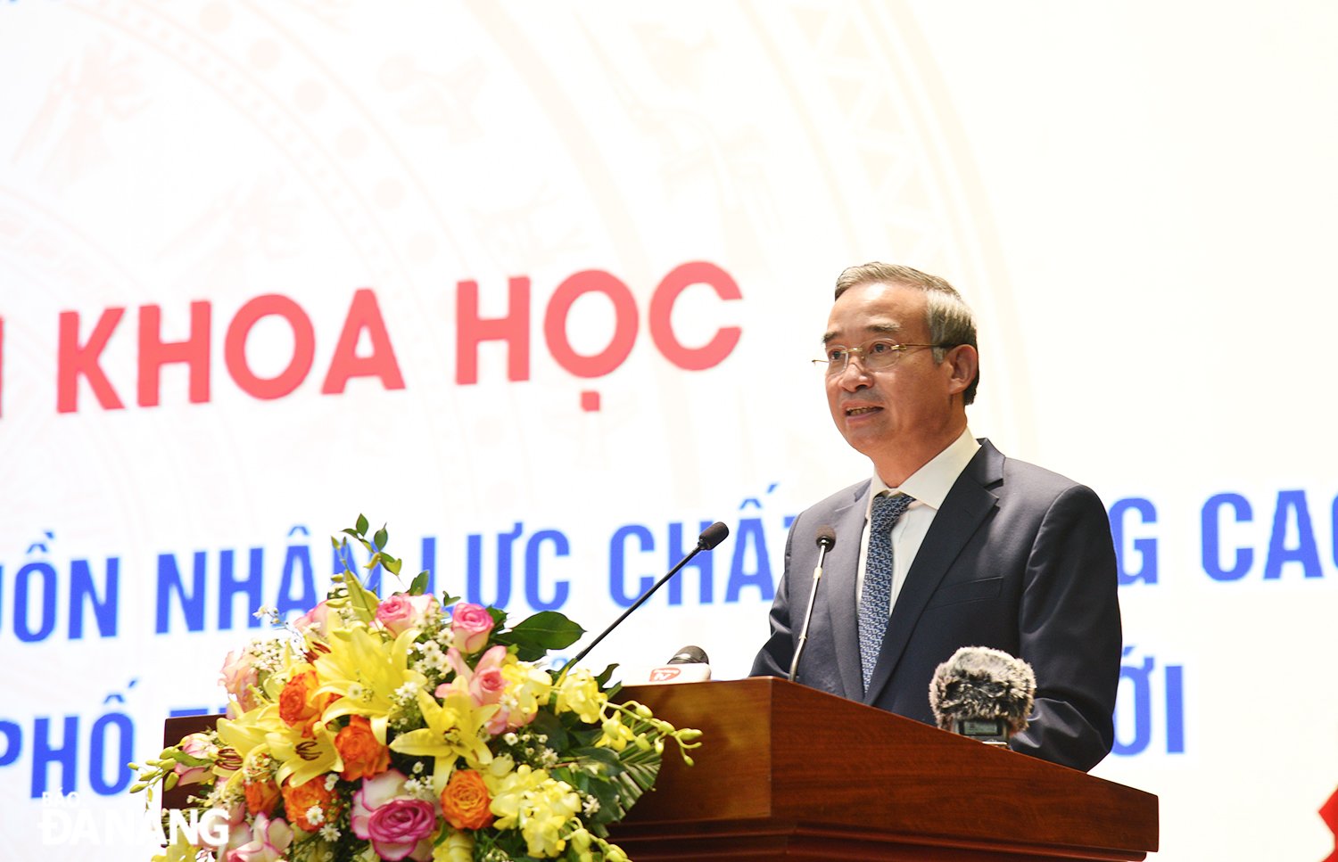 Der Vorsitzende des Volkskomitees der Stadt, Le Trung Chinh, hielt die Eröffnungsrede des Seminars. Foto: T.P