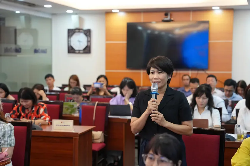 Bà Bùi Thị Diệu Linh trao đổi tại Tọa đàm. (Ảnh: KT&ĐT)