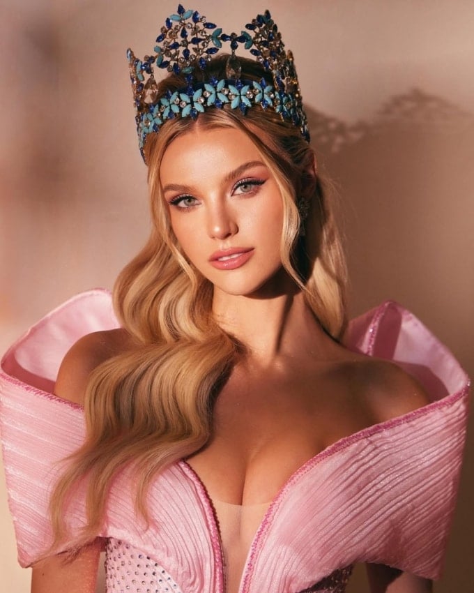 Krystyna Pyszková - សម្រស់ដែលបានឈ្នះពានរង្វាន់ Timeless Beauty 2024 ។ រូបថត៖ Instagram Krystyna Pyszková