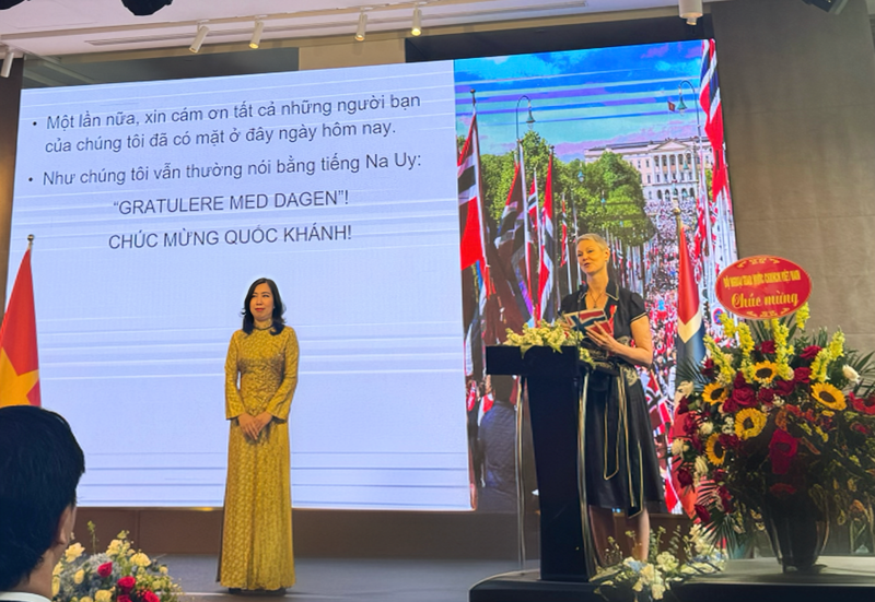 Norwegian Ambassador to Vietnam H.E Hilde Solbakken speaks at the celebration of the 211th anniversary of Norwegian Constitution Day. (Photo: Phuong Hoa)