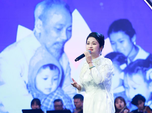Cảm xúc dâng trào trong chương trình chính luận nghệ thuật “Người là niềm tin tất thắng” ảnh 3