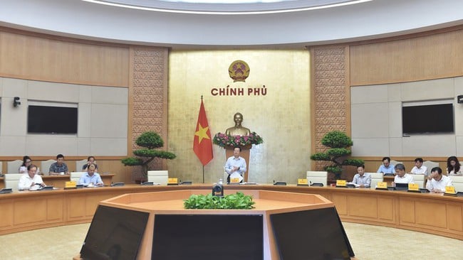 Phó Thủ tướng Mai Văn Chính làm việc với Bộ VHTTDL rà soát, xây dựng nghị định về phân cấp, phân quyền - Ảnh 1.
