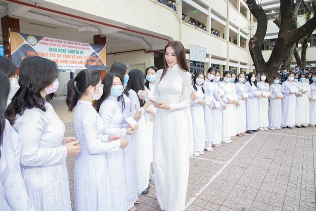 Con đường học tập của hoa hậu Thùy Tiên: Từng bỏ học, bằng cấp ồn ào - 2