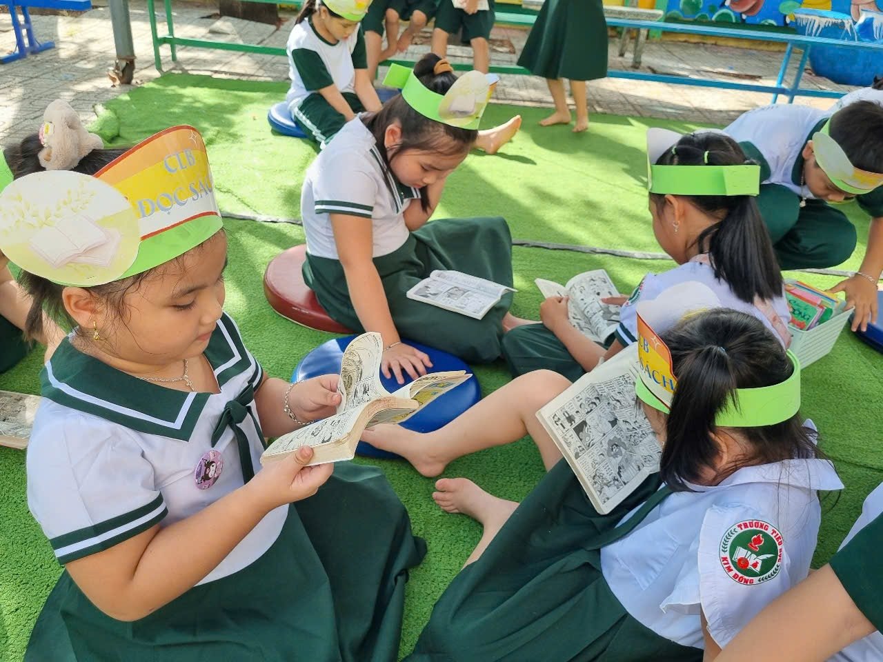 KIM ĐỒNG ĐỌC SÁCH