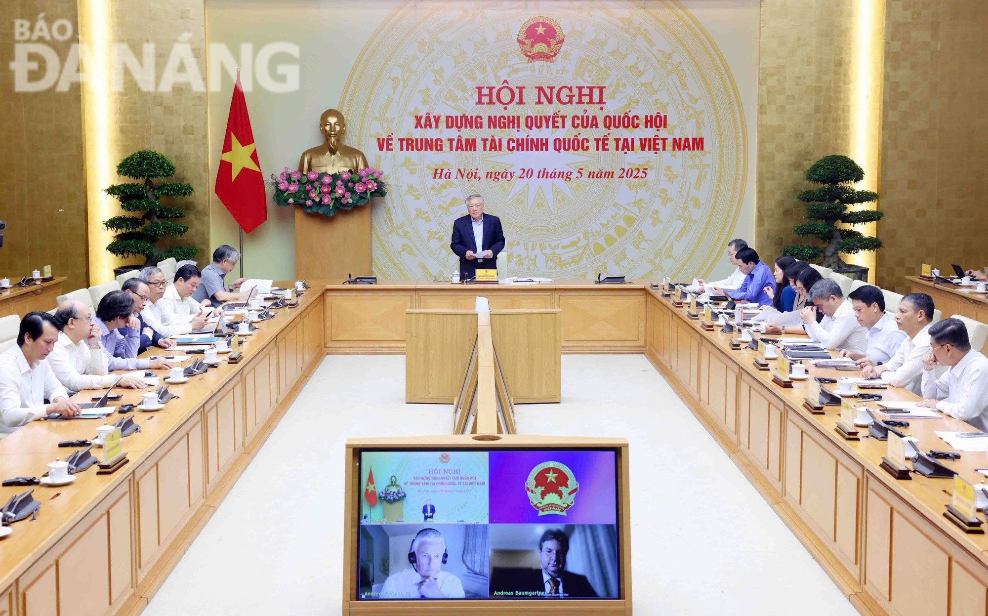 Toàn cảnh hội nghị về xây dựng nghị quyết của Quốc hội về trung tâm tài chính quốc tế tại Việt Nam. Ảnh: P.V