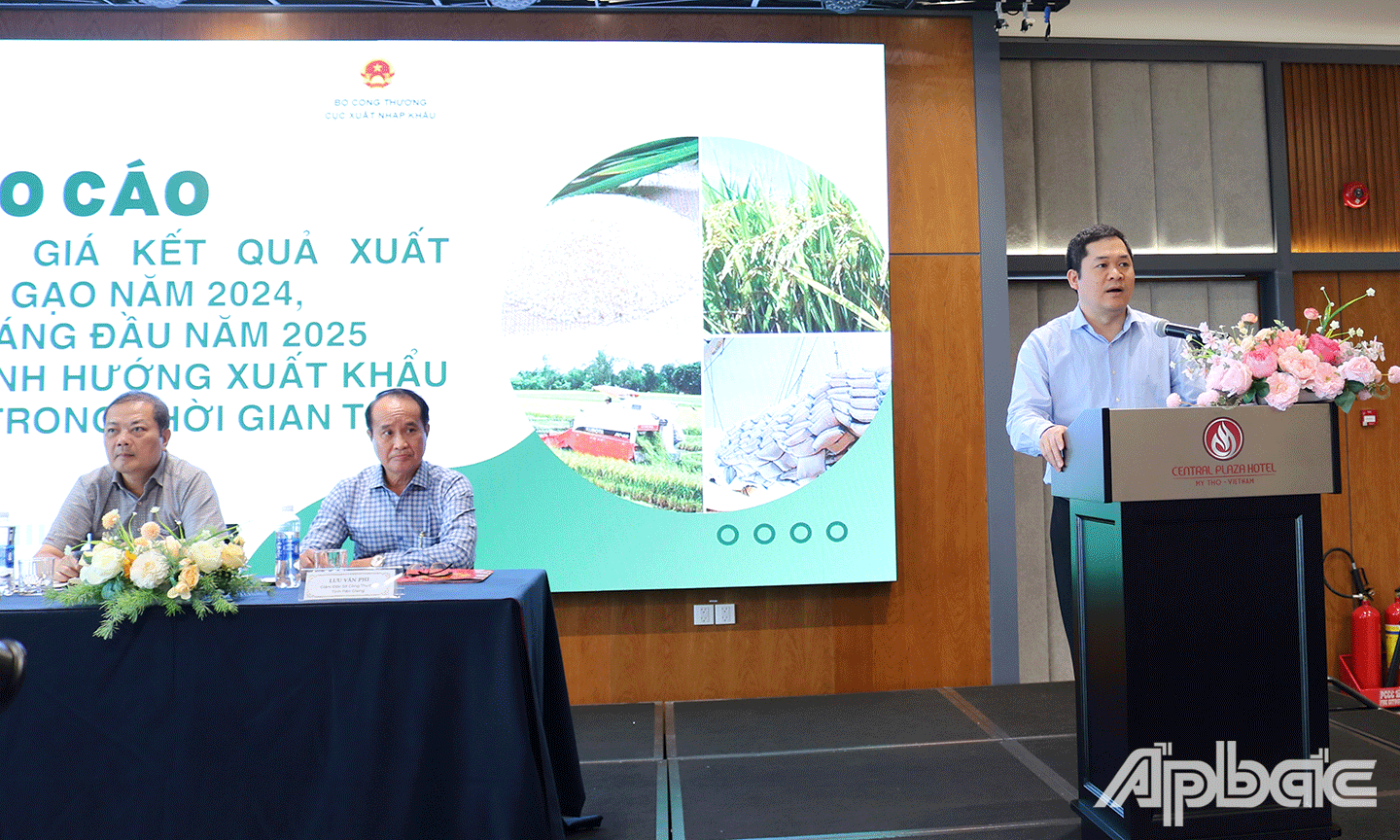 Đại diện Cục Xuất nhập khẩu báo cáo 