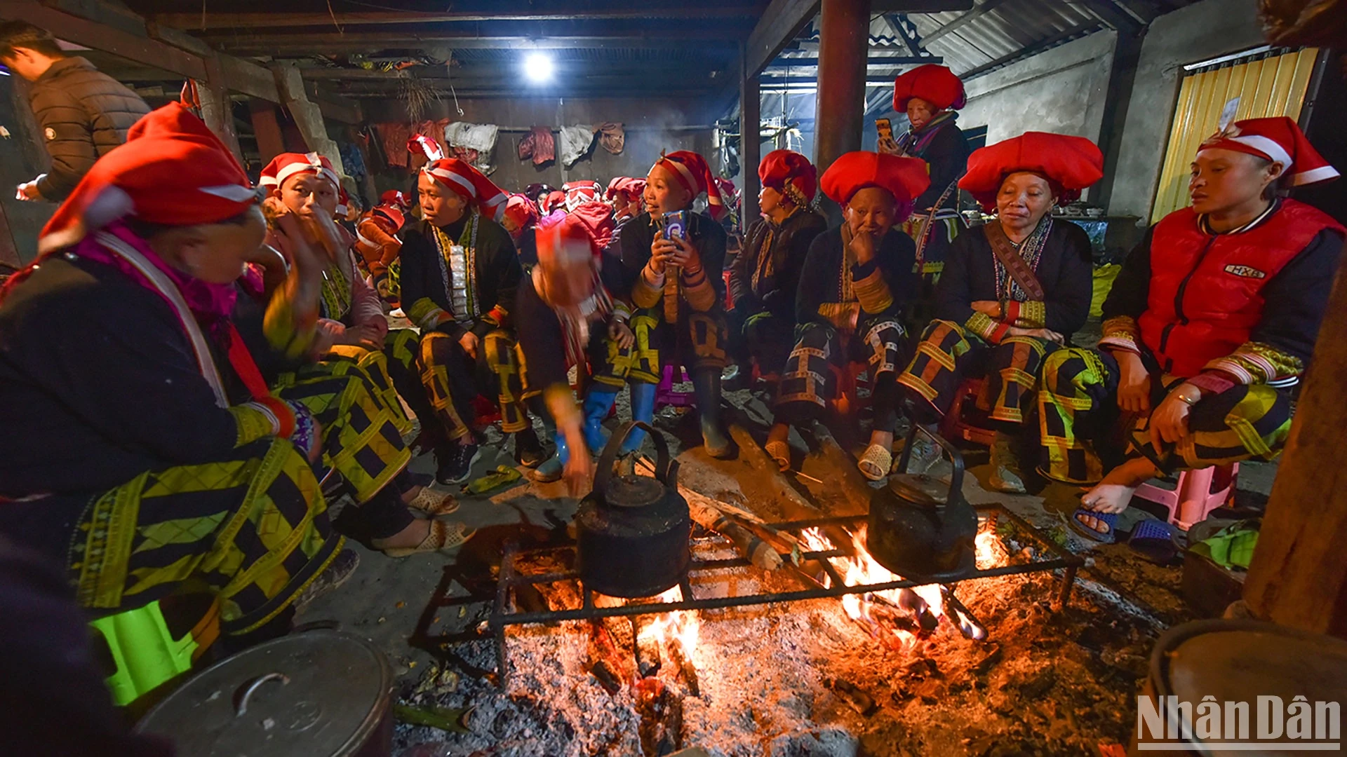 [ภาพ] พิธีบรรลุนิติภาวะของ Red Dao ที่เมืองต้าฟิน - ตำนานในเมฆ ภาพที่ 11