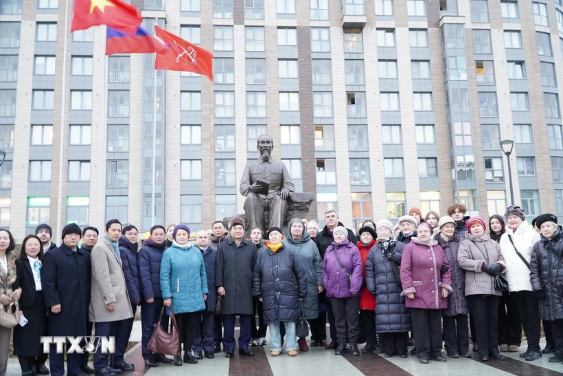ទីលានក្នុងទីក្រុង Saint Petersburg ត្រូវបានដាក់ឈ្មោះតាមហូជីមិញ។