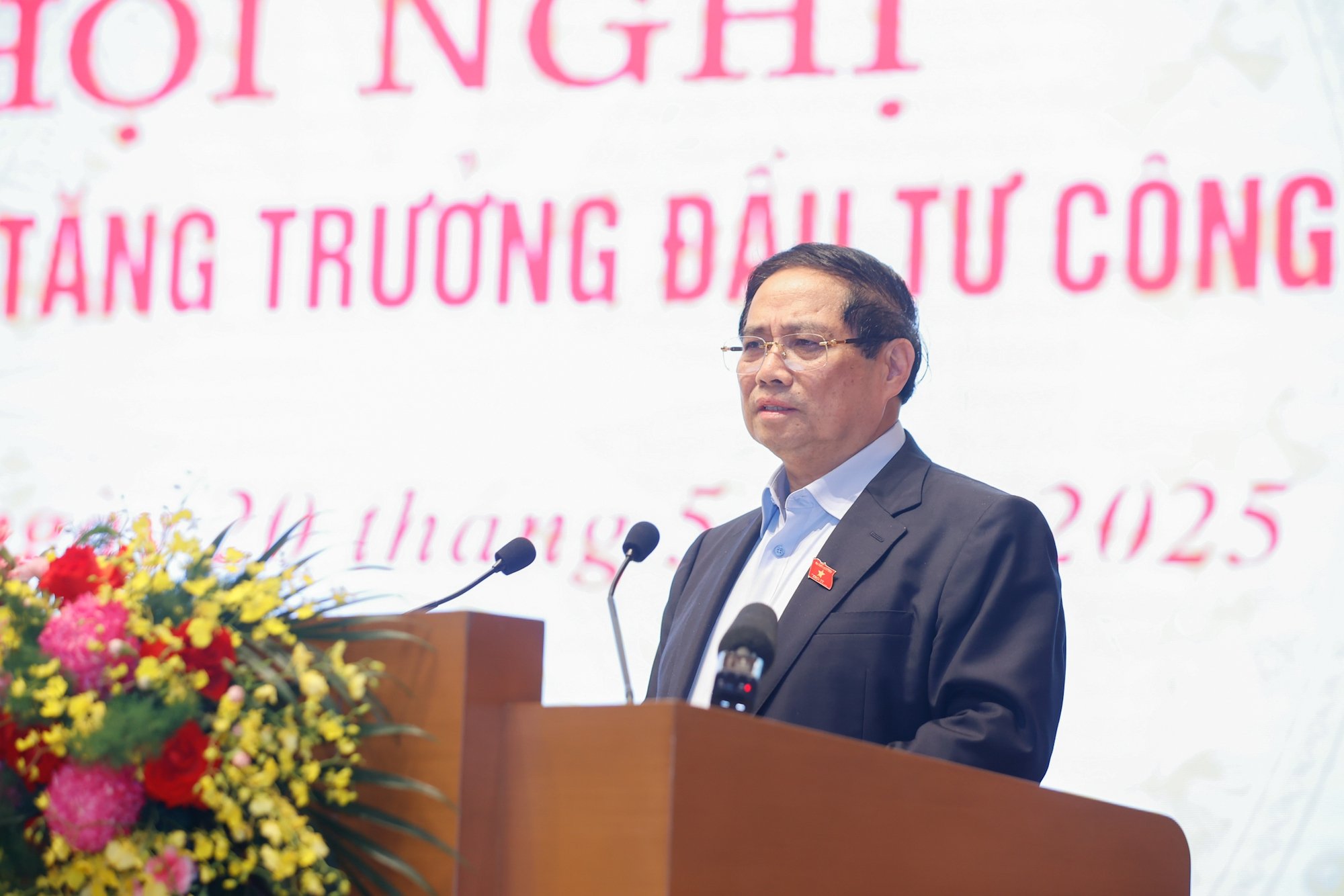 នាយករដ្ឋមន្ត្រី Pham Minh Chinh ថ្លែងមតិក្នុងសន្និសីទ។ រូបថត៖ VGP