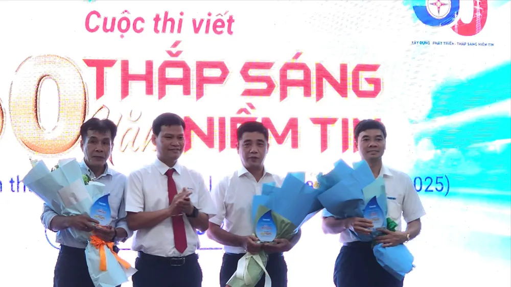 អ្នកនិពន្ធដែលឈ្នះរង្វាន់